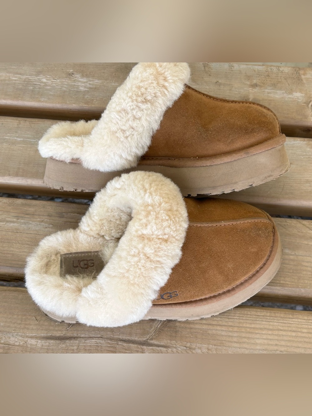 UGG youth size 5 DISQUETTE slippers